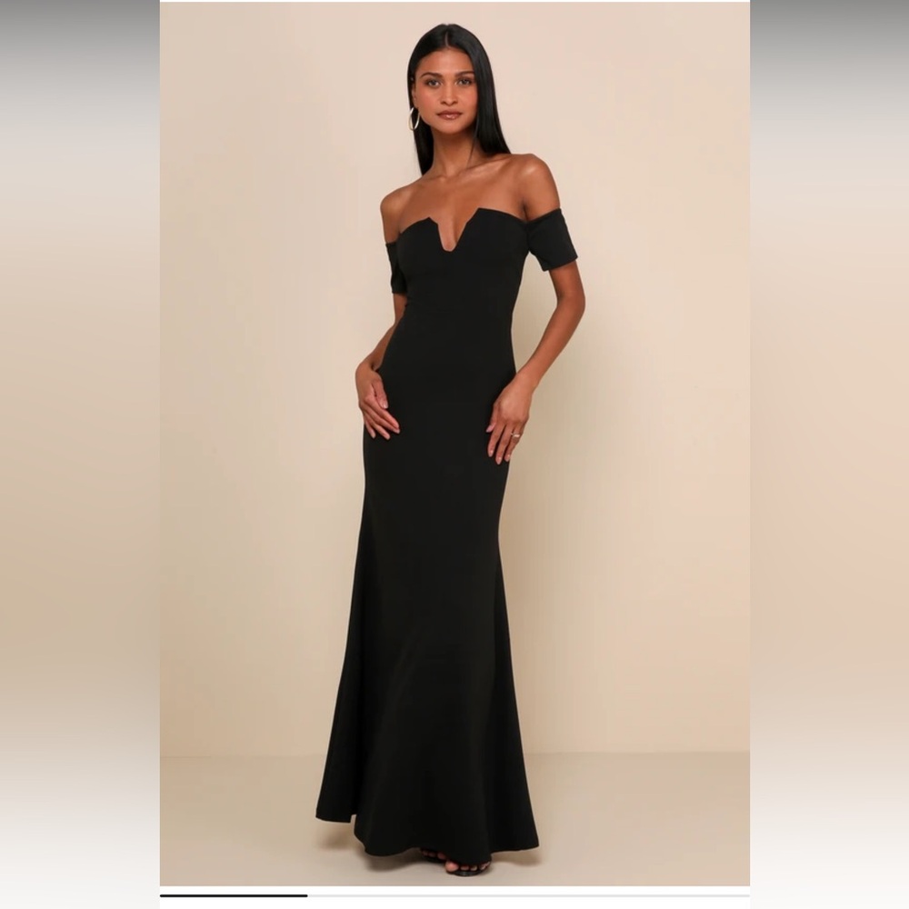 Lynne Black Off-the-Shoulder
Maxi Dress Lulus